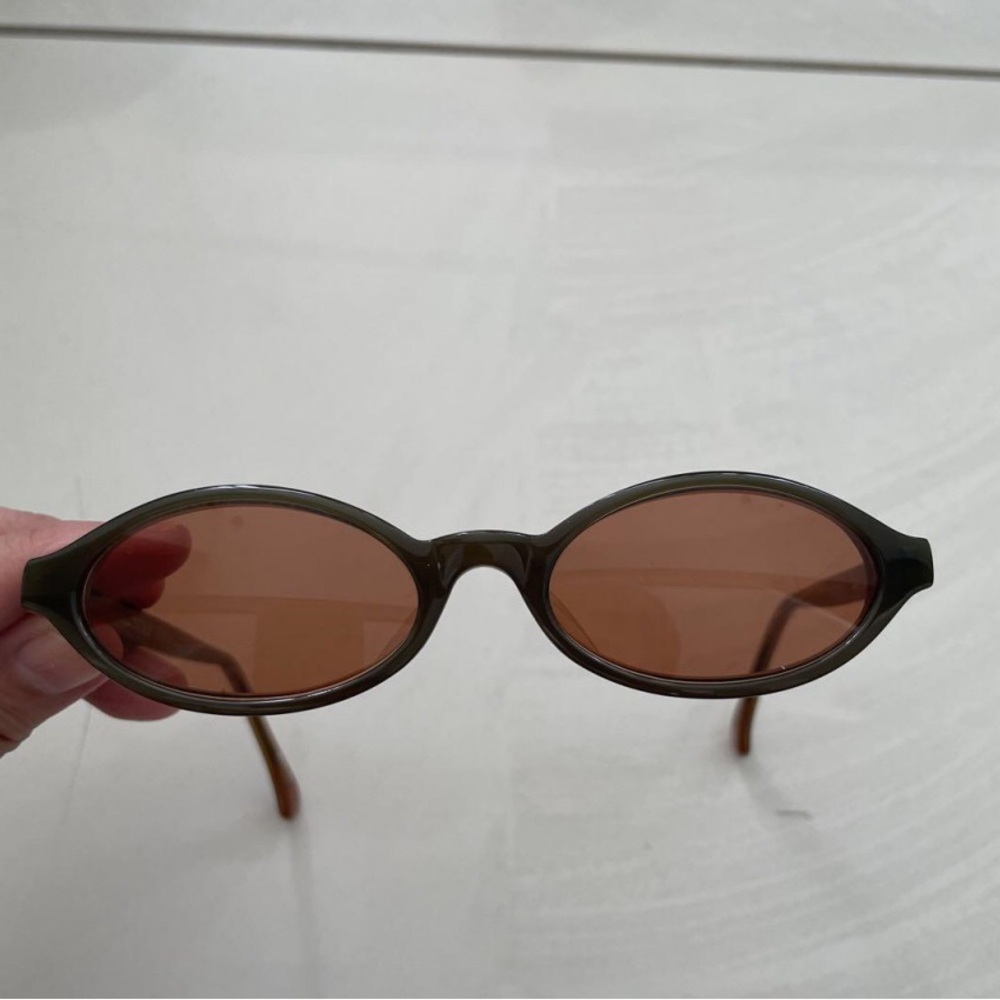 Stylish Brown Oval Sunglasses - image 2